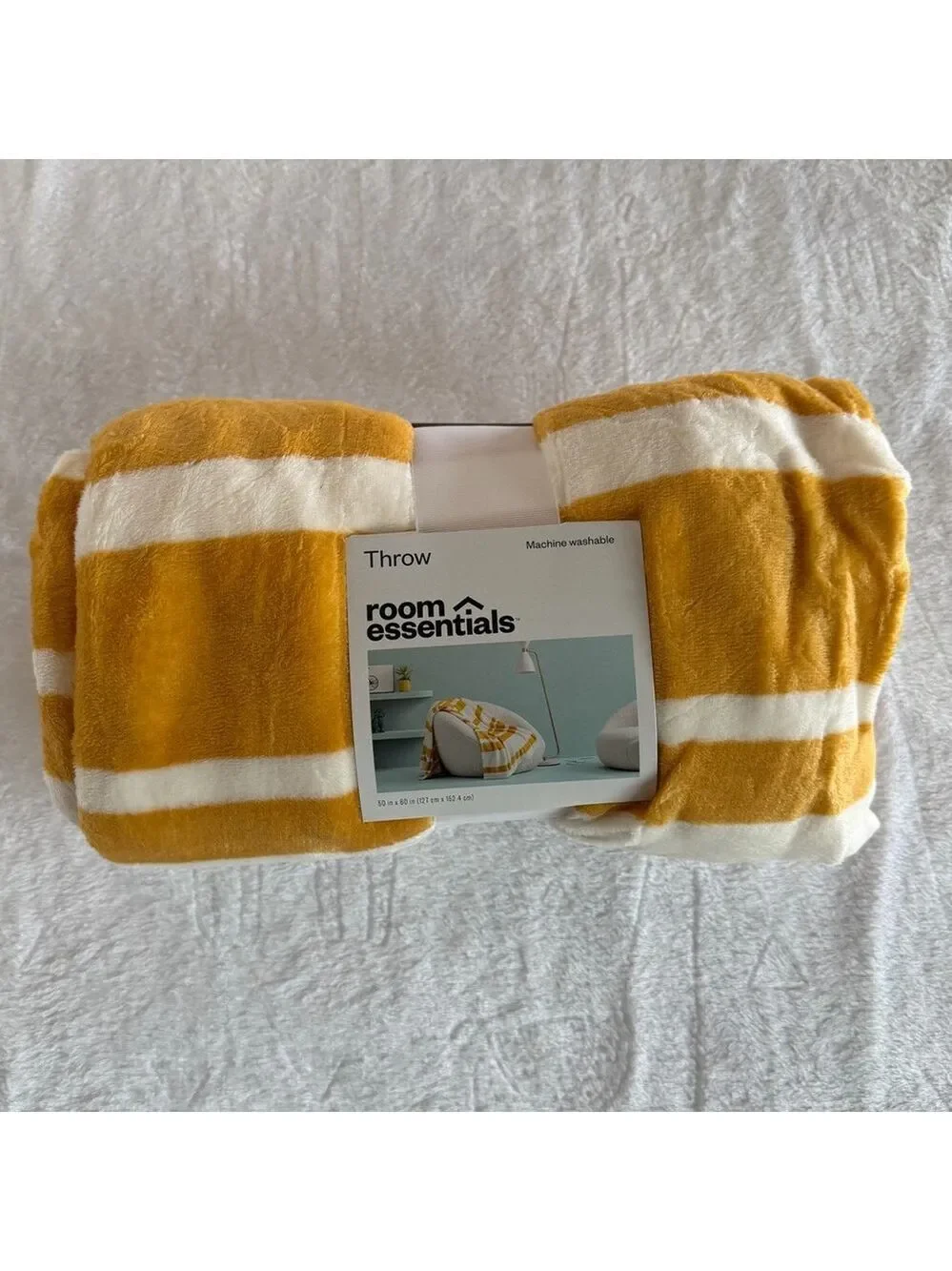Room Essentials NEW 50 x 60 Plush Throw
